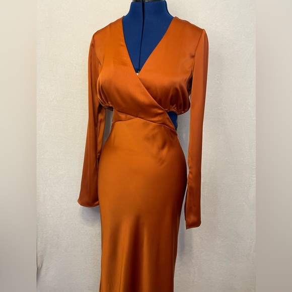 Beautiful rust color, long sleeve cut, out dress. - Picture 2 of 7